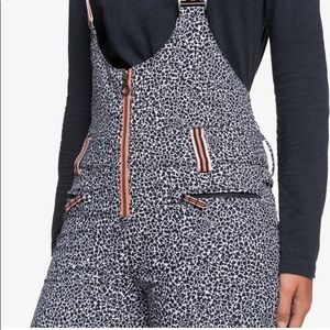 Roxy summit pop snow bib size m brand new without tags